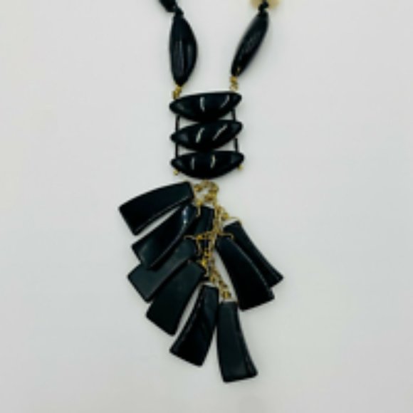 Chico's Black/White Plastic Statement Necklace Lobster clasp Adjustable 29" long - Picture 2 of 9